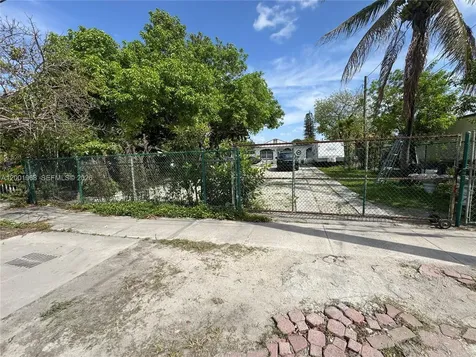 3175 NW 27th Street Miami FL 33142