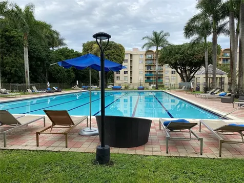 9320 Fontainebleau Boulevard Miami FL 33172
