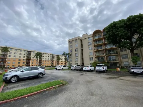 9320 Fontainebleau Boulevard Miami FL 33172
