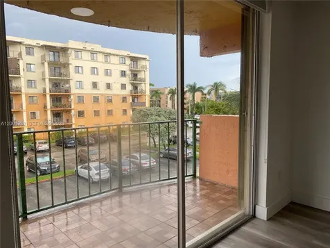 9320 Fontainebleau Boulevard Miami FL 33172
