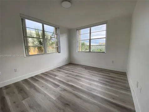 9320 Fontainebleau Boulevard Miami FL 33172