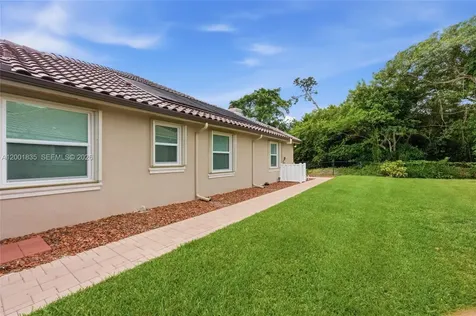 6113 NW 53rd Circle Coral Springs FL 33067
