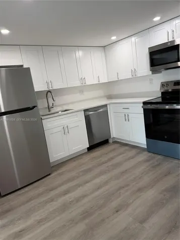 200 Lakeview Drive Weston FL 33326