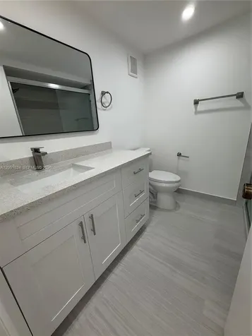 200 Lakeview Drive Weston FL 33326