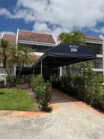 200 Lakeview Drive Weston FL 33326