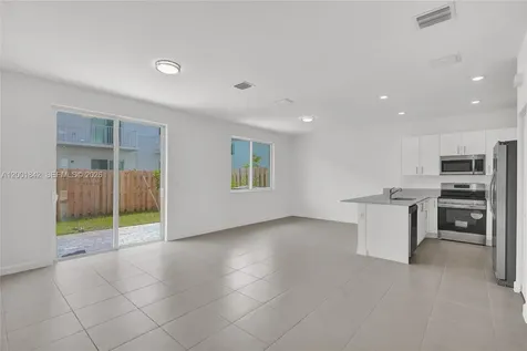 732 SE 13th Court Homestead FL 33034