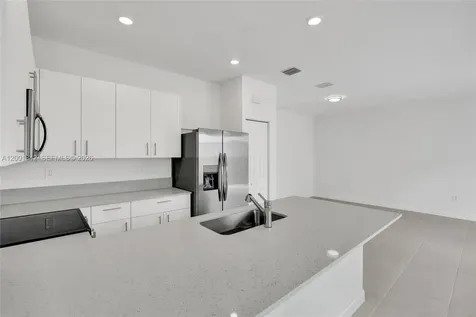 732 SE 13th Court Homestead FL 33034