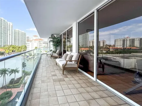 19707 Turnberry Way Aventura FL 33180