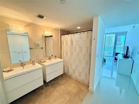 350 S Miami Avenue Miami FL 33130