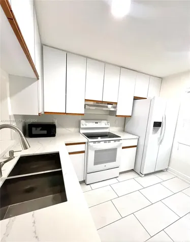 6109 NW 171st Street Hialeah FL 33015