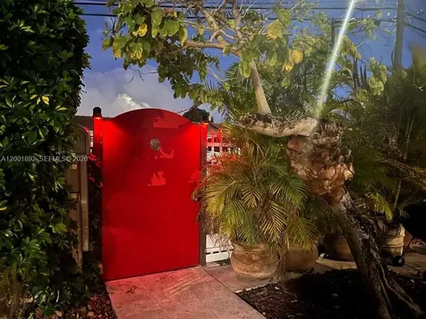 6900 SW 22nd Street Miami FL 33155