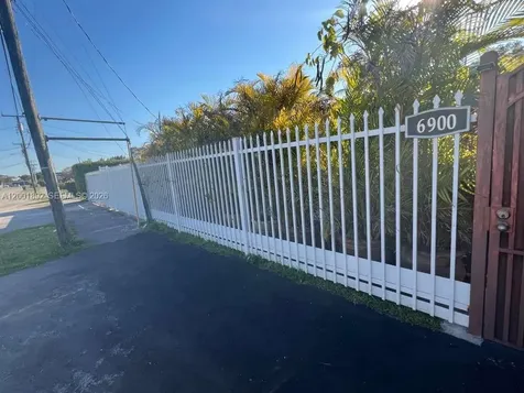 6900 SW 22nd Street Miami FL 33155