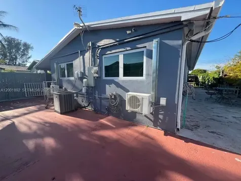 6900 SW 22nd Street Miami FL 33155