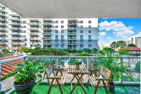 5077 NW 7th Street Miami FL 33126