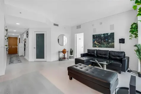 253 NE 2nd Street Miami FL 33132