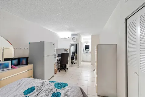 1305 W 53rd Street Hialeah FL 33012