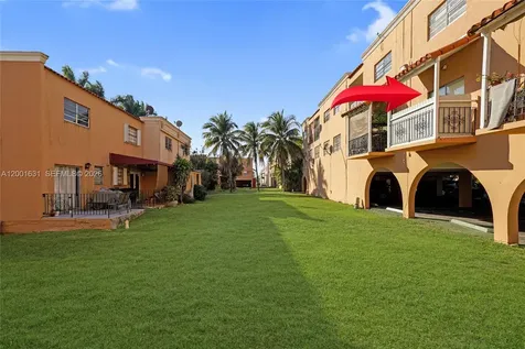 1305 W 53rd Street Hialeah FL 33012