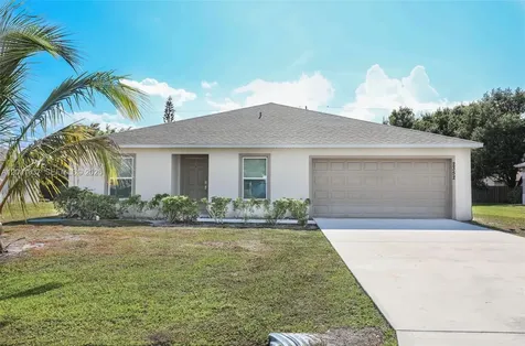 2352 SE Surrey Place Port St. Lucie FL 34952