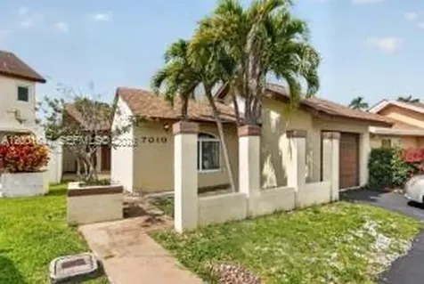 7010 SW 103rd Place Miami FL 33173