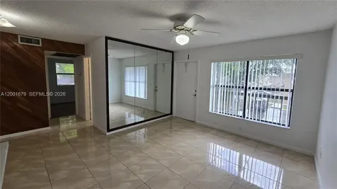 2605 W 67th Place Hialeah FL 33016