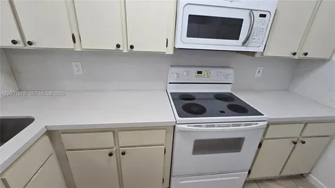 2605 W 67th Place Hialeah FL 33016