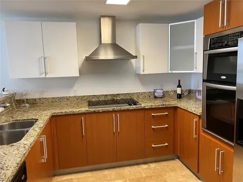 170 SE 14th Street Miami FL 33131