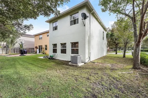 1975 SE 14 Street Homestead FL 33035