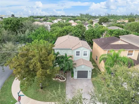 1975 SE 14 Street Homestead FL 33035