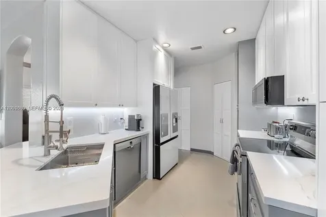 1975 SE 14 Street Homestead FL 33035