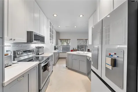 1975 SE 14 Street Homestead FL 33035