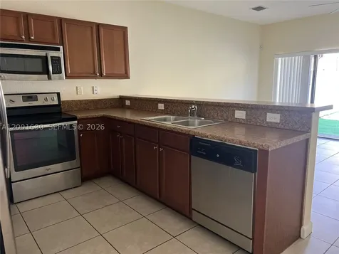 8913 W 35th Way Hialeah FL 33018