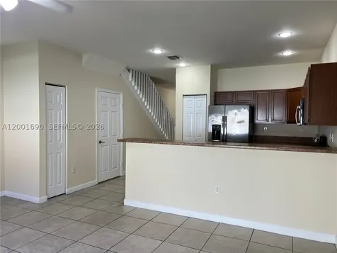 8913 W 35th Way Hialeah FL 33018
