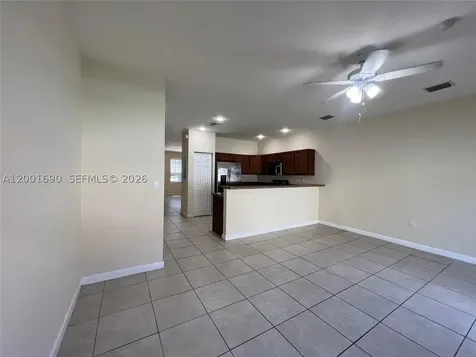 8913 W 35th Way Hialeah FL 33018