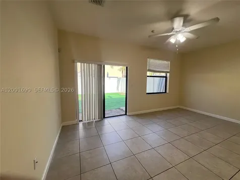 8913 W 35th Way Hialeah FL 33018