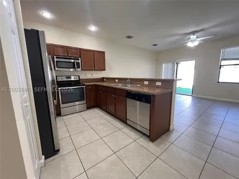 8913 W 35th Way Hialeah FL 33018