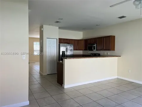 8913 W 35th Way Hialeah FL 33018