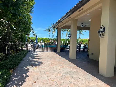 8913 W 35th Way Hialeah FL 33018