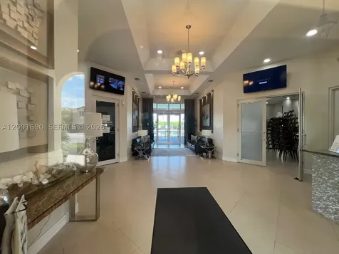 8913 W 35th Way Hialeah FL 33018