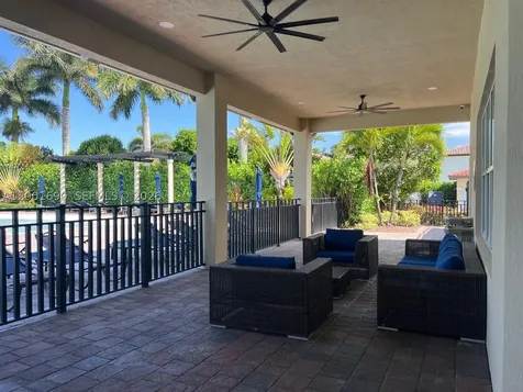8913 W 35th Way Hialeah FL 33018