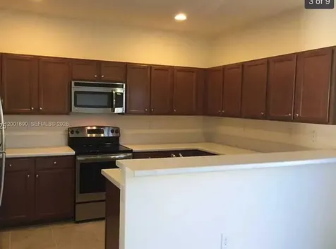 8913 W 35th Way Hialeah FL 33018
