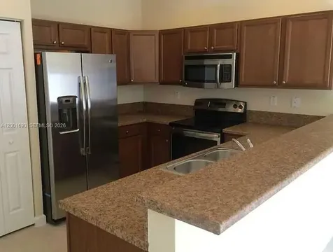 8913 W 35th Way Hialeah FL 33018