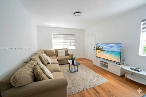 817 W 39th Street Miami Beach FL 33140