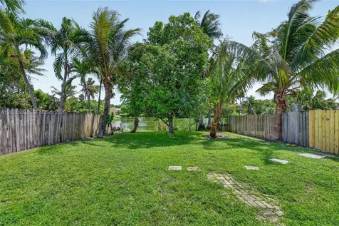 6878 SW 15th Street North Lauderdale FL 33068