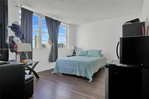 905 Brickell Bay Drive Miami FL 33131