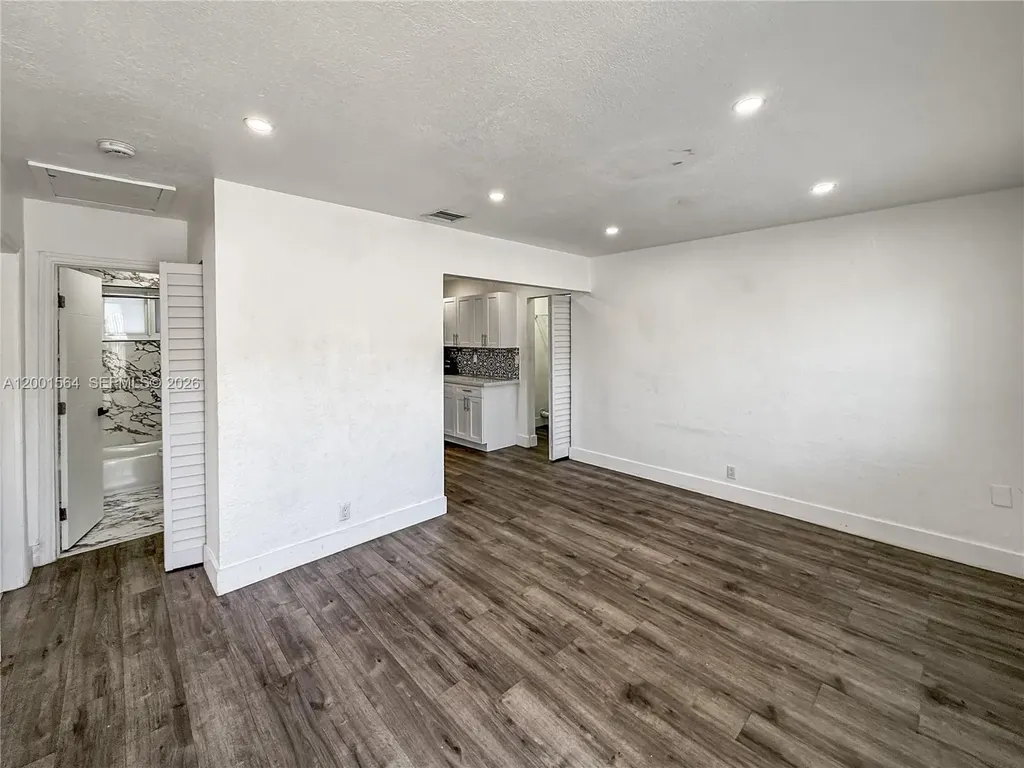 2620 NW 18th Terrace Oakland Park FL 33311