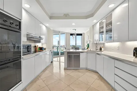 21050 Point Place Aventura FL 33180