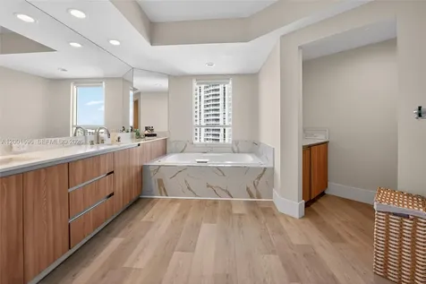 21050 Point Place Aventura FL 33180