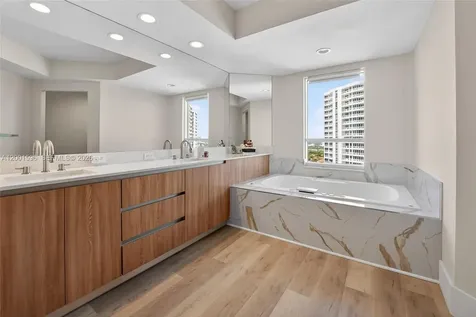 21050 Point Place Aventura FL 33180
