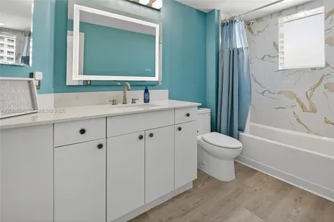 21050 Point Place Aventura FL 33180