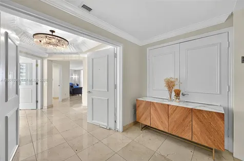 21050 Point Place Aventura FL 33180